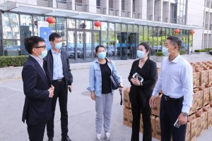 郑州大学疫情女生照片引热议，我们该关注什么？