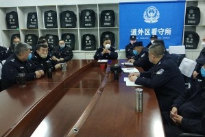 疫情期间哈尔滨西站，坚守与温情交织的交通枢纽