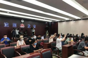 郑州疫情发布会视频引发热议，透明沟通与公众期待