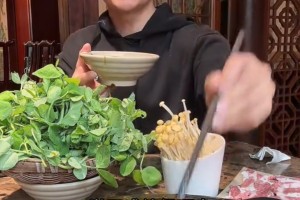 重庆小哥爆笑日常，一口火锅味普通话笑翻全网