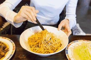 上海与沈阳疫情对比，防控策略与城市韧性分析