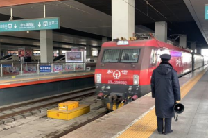 突发哈尔滨疫情升级！多趟列车停运，市民生活受影响