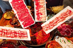 长春最正宗的重庆火锅店，麻辣鲜香的地道体验