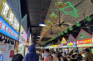 疫情过后，重庆火锅的烟火气，一组图片背后的城市复苏故事
