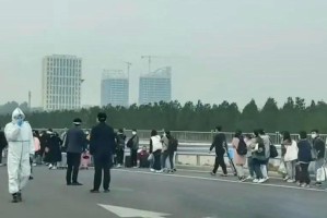 郑州富士康疫情打架视频曝光，背后隐藏的劳资矛盾与社会焦虑