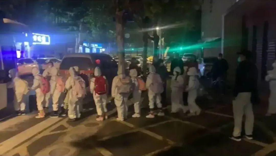 重庆疫情下的爱情坚守，小情侣的隔离日记感动全网