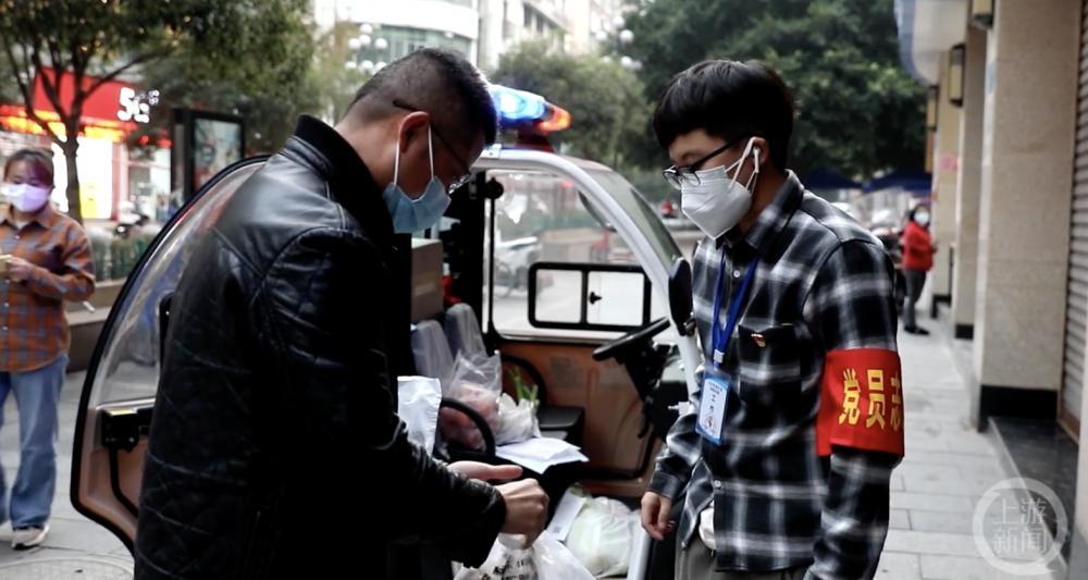 重庆疫情下的爱情坚守，小情侣的隔离日记感动全网