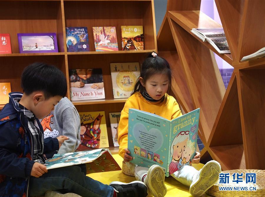 重庆疫情封锁下的城市脉搏，挑战、应对与人间温情