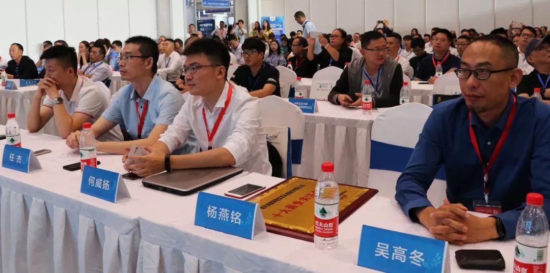 重庆疫情封锁下的城市脉搏，挑战、应对与人间温情