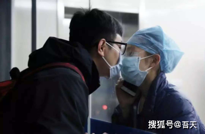 重庆情侣感染新冠引关注，疫情下的爱情与责任