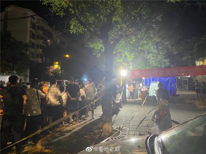 重庆确诊情侣轨迹引热议，疫情下的爱情与责任