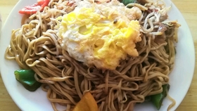 重庆火锅与兰州拉面，中国南北美食文化的舌尖对话
