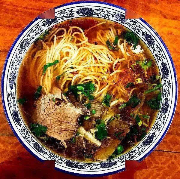 重庆火锅与兰州拉面，中国南北美食文化的舌尖对话