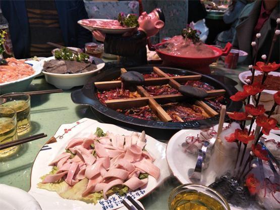 重庆火锅点评，麻辣鲜香中的山城韵味