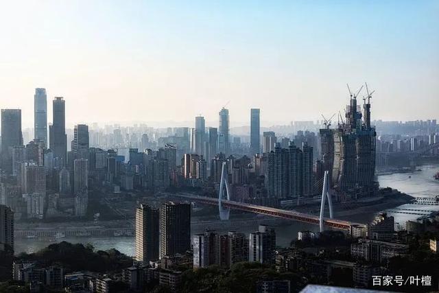 重庆与北京，两座超大城市在疫情中的不同应对策略与经验
