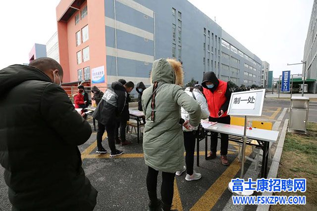 郑州富士康疫情爆发，工厂防疫挑战与员工健康保障引关注