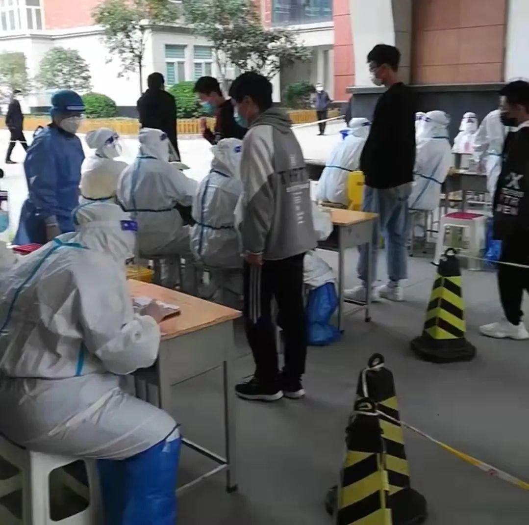 郑州大学疫情防控，高校防疫的典范与挑战