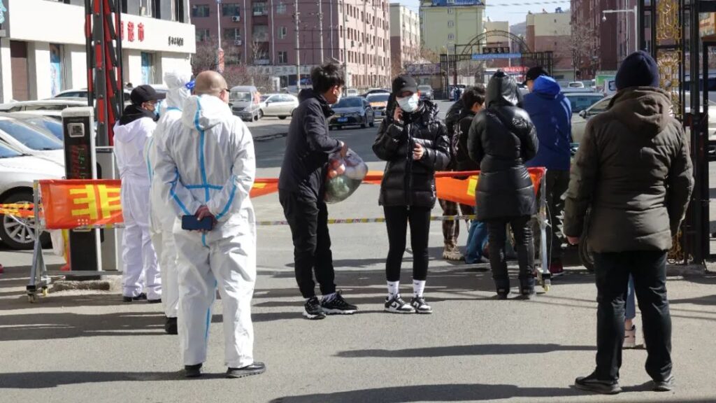 长春某小区突发疫情，防控措施与居民生活实录