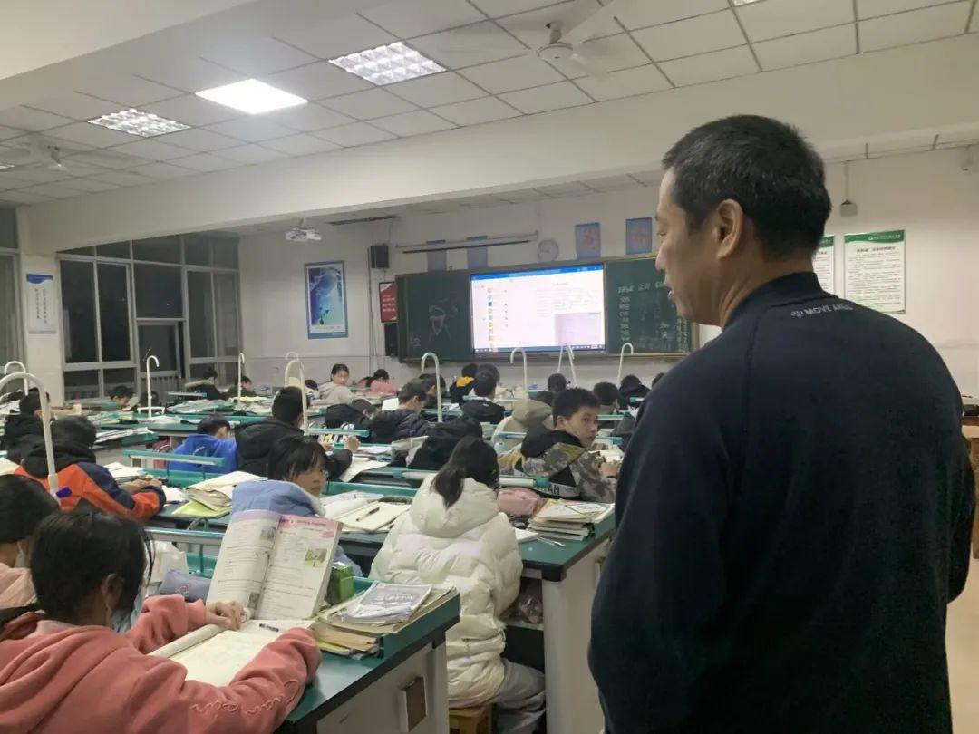 疫情重庆小哥视频全平台播放指南，感动千万人的暖心瞬间在哪里看？