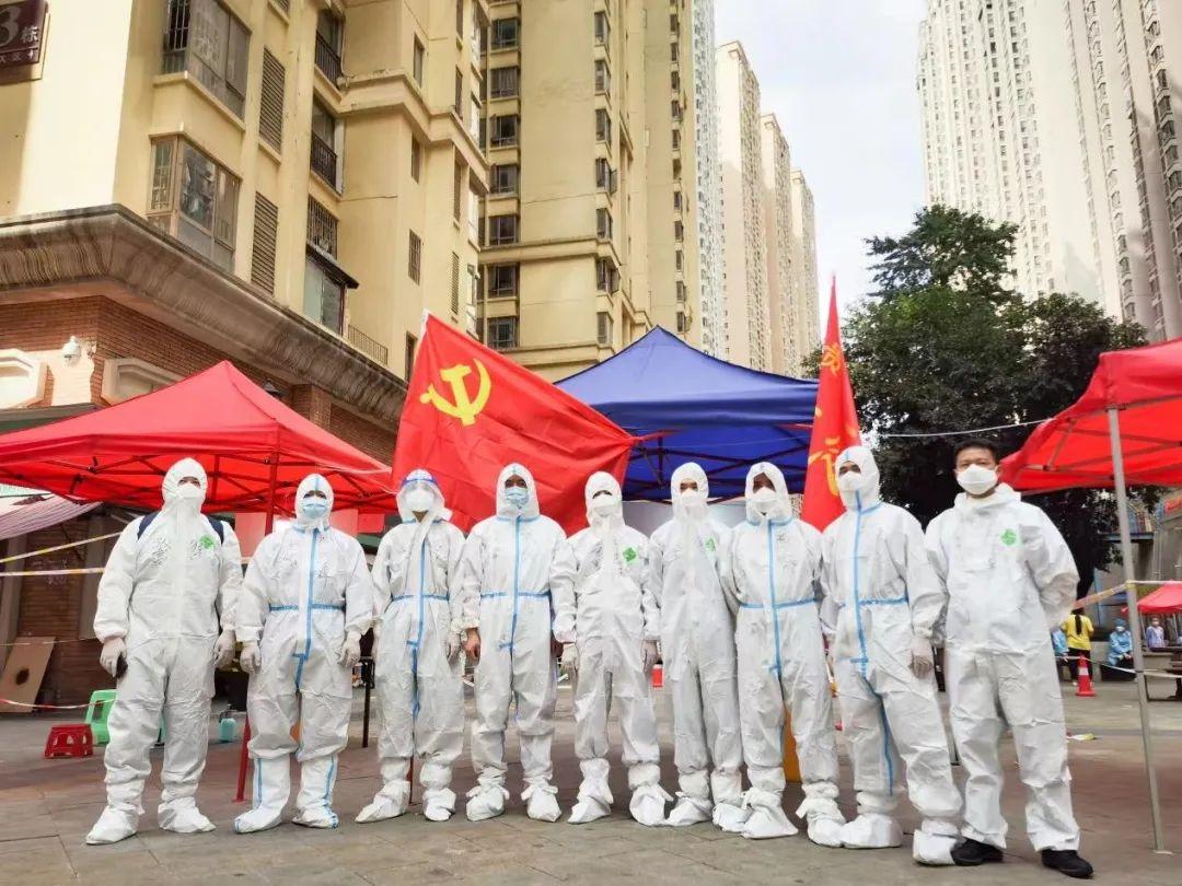 疫情下的温暖传递，重庆小哥视频爆红，贵阳新闻深度报道背后的故事