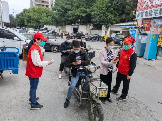 疫情下的重庆小哥暖心视频刷屏，福州新闻点赞传递正能量