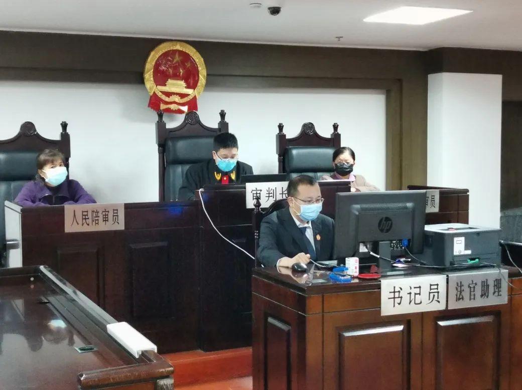 疫情下的重庆小哥暖心视频刷屏，福州新闻点赞传递正能量