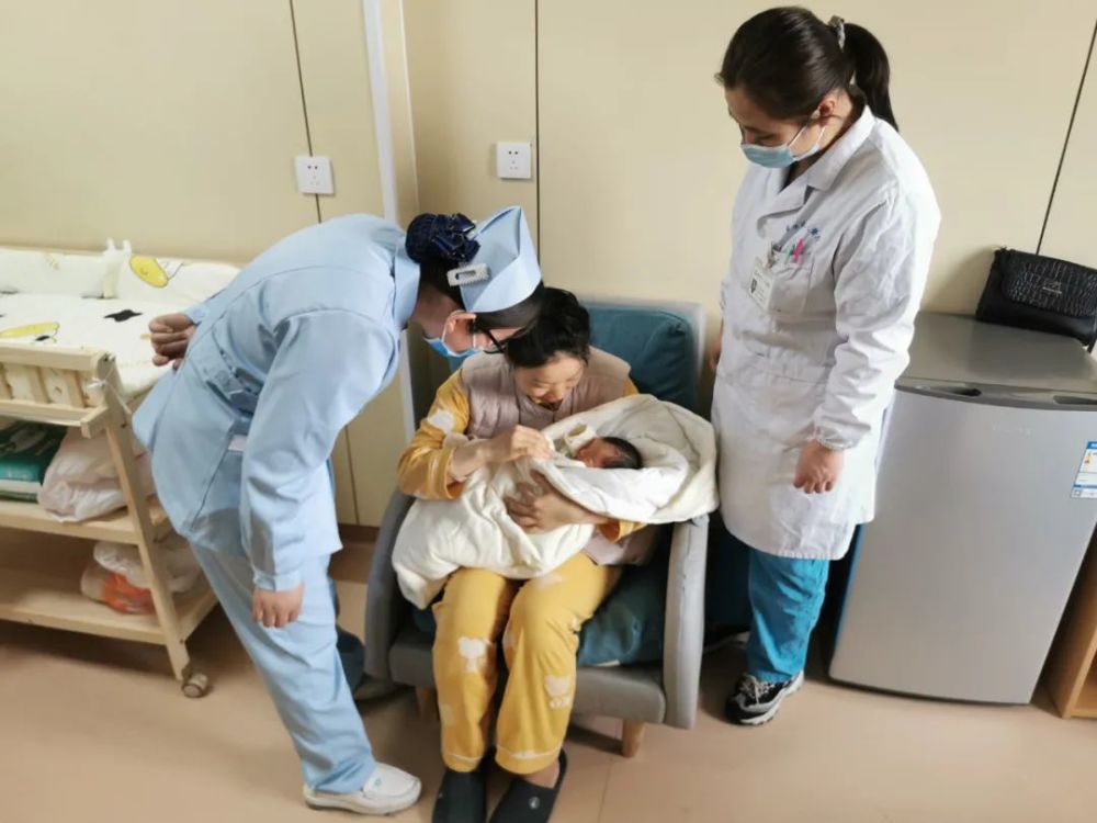 太原妇产科医院突发停诊，疫情下的孕产妇健康挑战