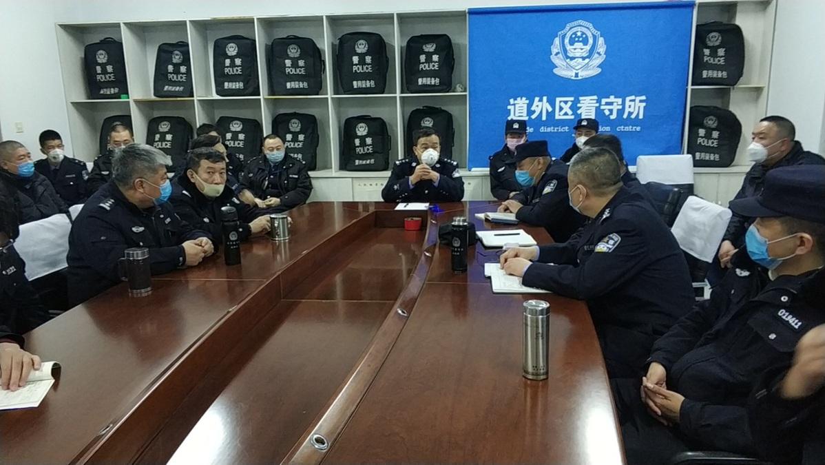 疫情期间哈尔滨西站，坚守与温情交织的交通枢纽