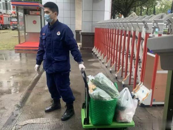 疫情下的南宁护士，白衣天使的坚守与担当