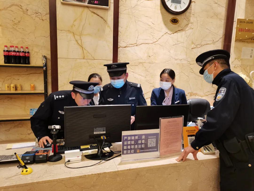 疫情下的昆明，爱心人士筑起温暖防线