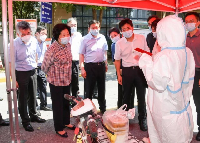 江苏省委书记亲赴南京调研，疫情下的高效防控与民生关怀