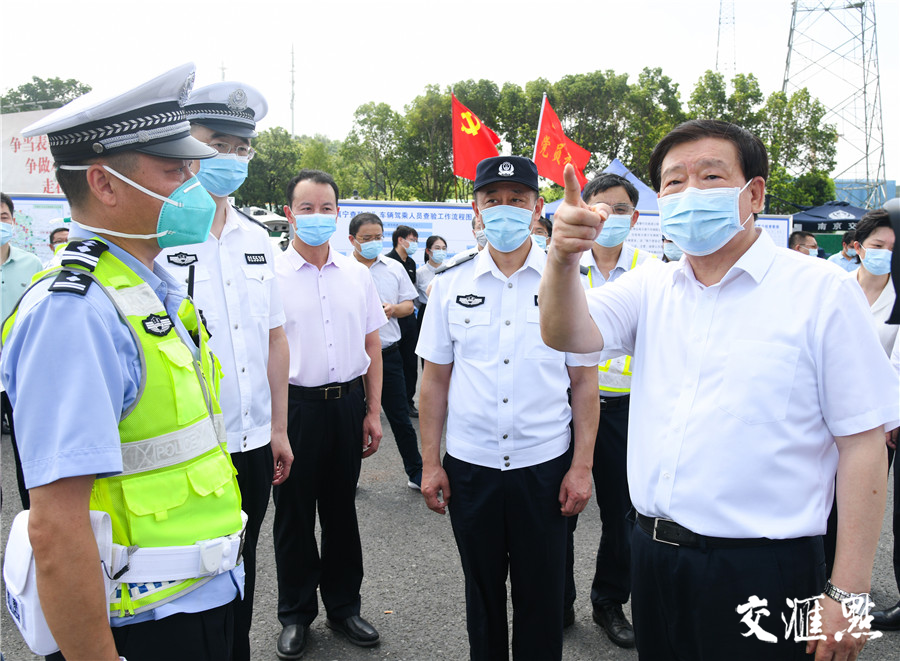 江苏省委书记亲赴南京督导疫情防控工作，全力以赴筑牢抗疫防线