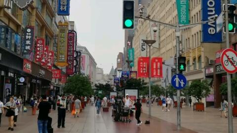 疫情后的南京路，繁华重现中的新气象