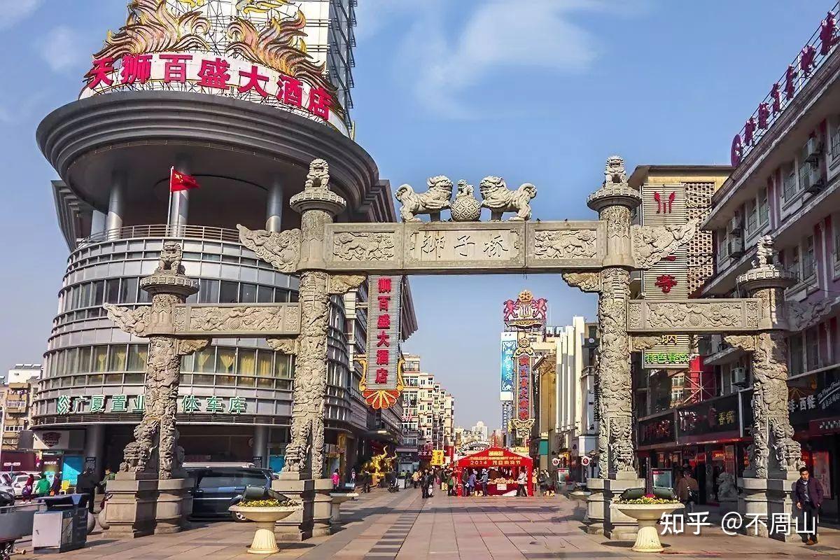 疫情后的南京路，繁华重现中的新气象