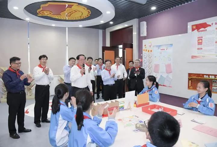 疫情下的杭州公交车扫码系统，科技防疫的典范实践