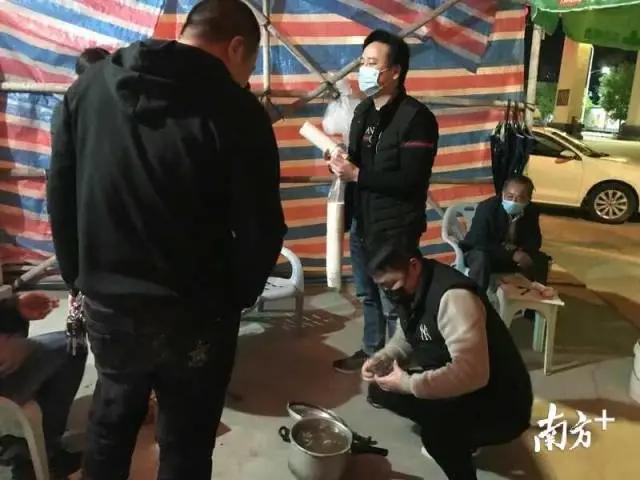 疫情下的温暖，哈尔滨大哥暖心视频走红，传递人间大爱