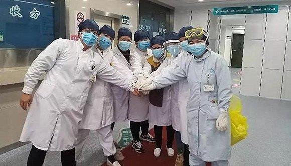 疫情下的上海医生，白衣执甲，守护城市的无名英雄
