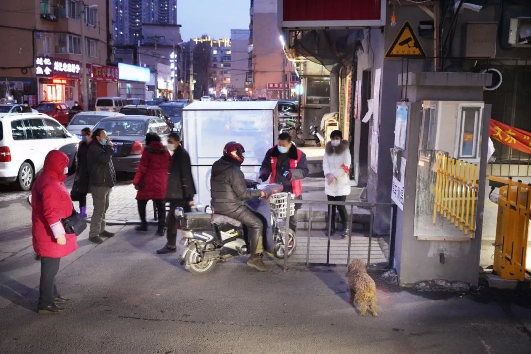 沈阳大东门封路，疫情下的城市防控与市民生活纪实