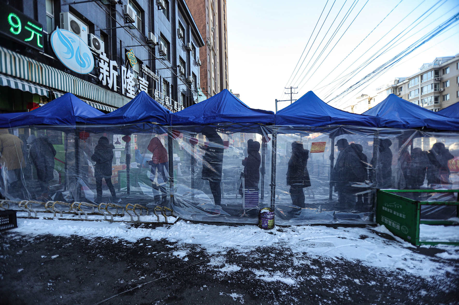 沈阳大东门封路，疫情下的城市防控与市民生活纪实