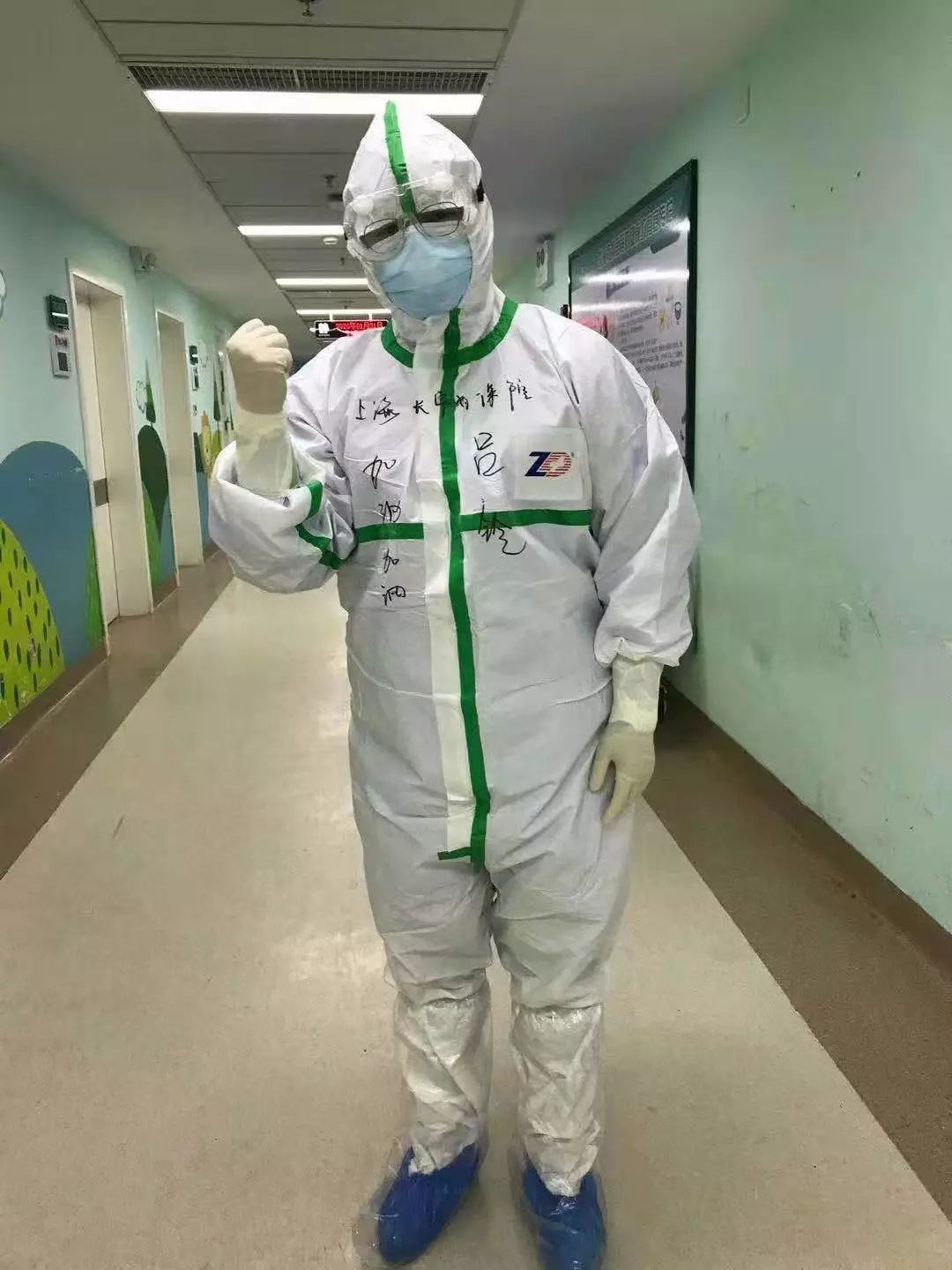 疫情下的上海医生，守护生命的无名英雄
