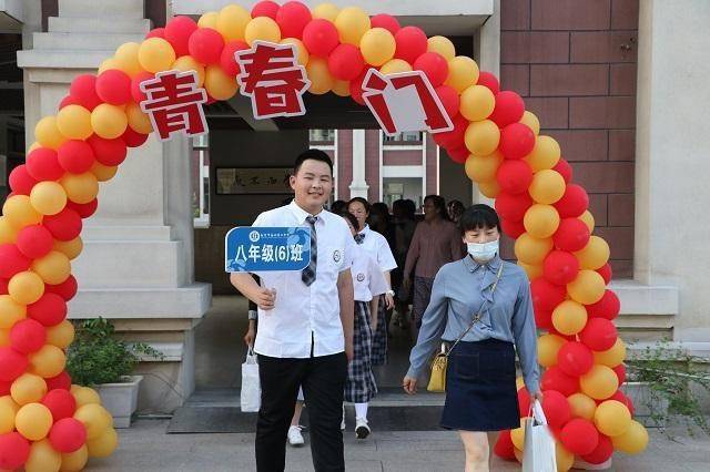 疫情下的南京西路与广州路，封控措施与城市脉动
