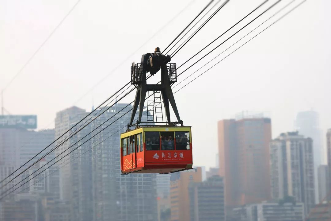 南京禄口机场停运，疫情下的交通枢纽危机与城市应对