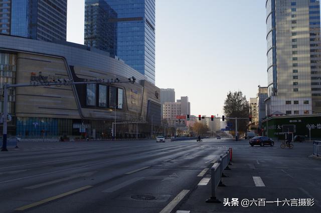 石家庄封城第一天，寂静街道下的城市脉搏