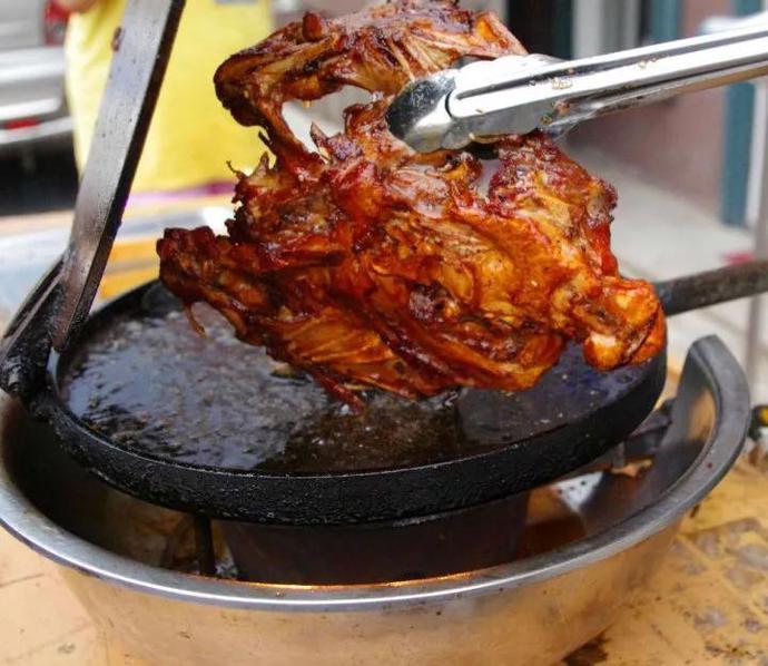 沈阳鸡架火上热搜，一座城市的烟火气与美食情怀