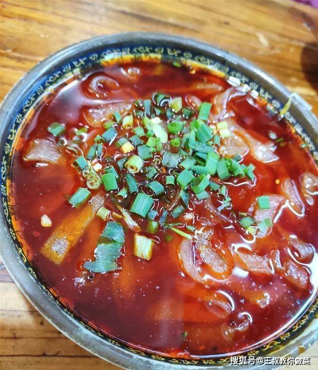 独家探店上海重庆火锅店，麻辣鲜香的地道巴蜀风味