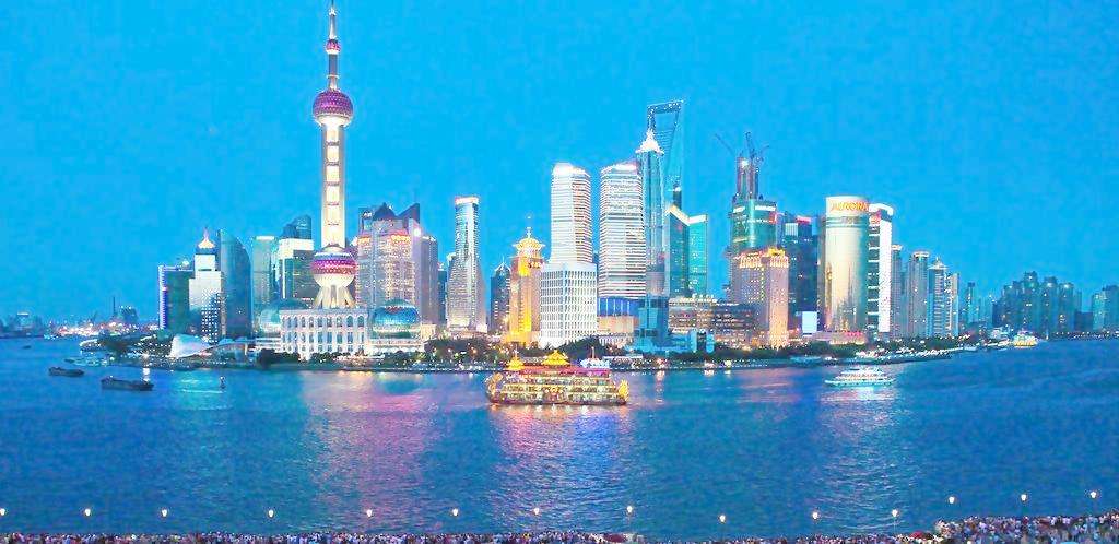 上海疫情下的南京路与外滩，繁华与寂静的鲜明对比