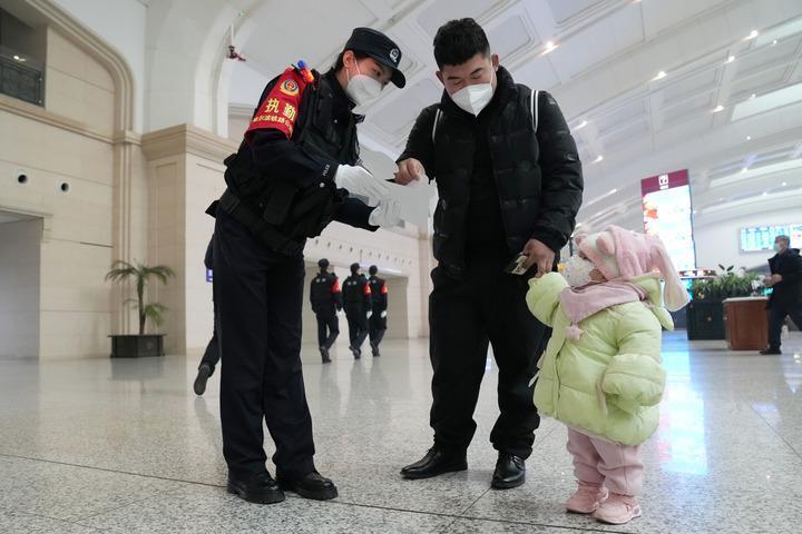 1.24上海疫情最新动态，防控措施升级与市民生活影响深度解析