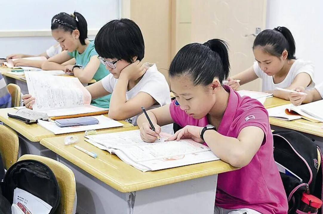 上海小学寒假提前，疫情下的特殊安排与家长应对策略