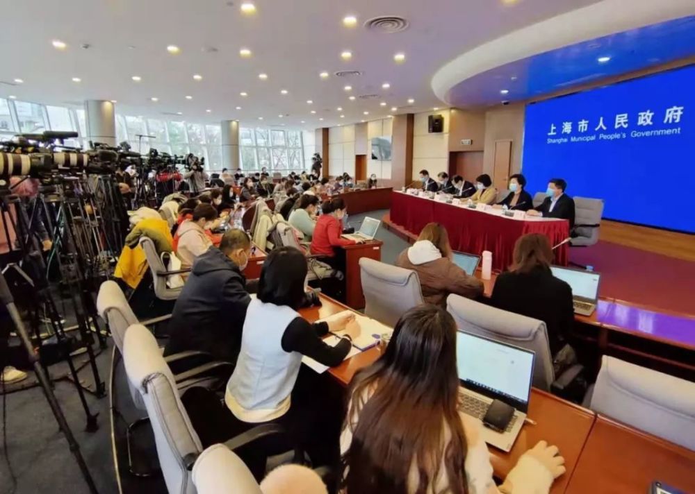 上海市召开疫情防控新闻发布会，最新措施与市民应对指南