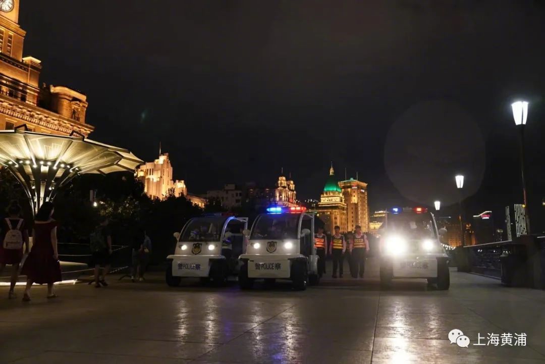 上海今日突发，外滩灯光秀因技术故障临时取消，数万游客受影响